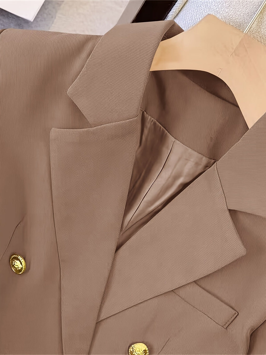 Women’s Tailored Double-Breasted Blazer – All-Season Formal Wear